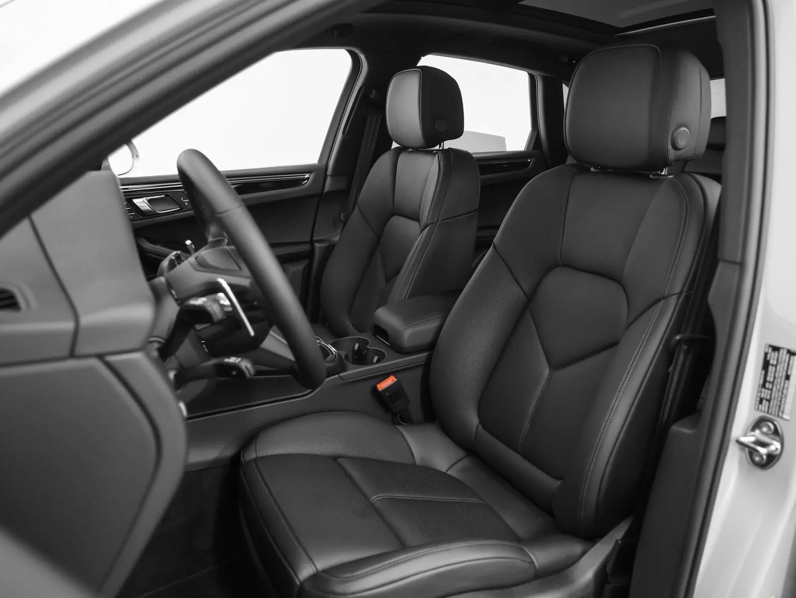 2026 Porsche Macan Base photo 5