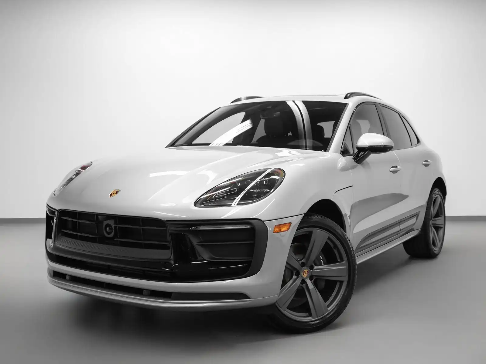2026 Porsche Macan T's photo