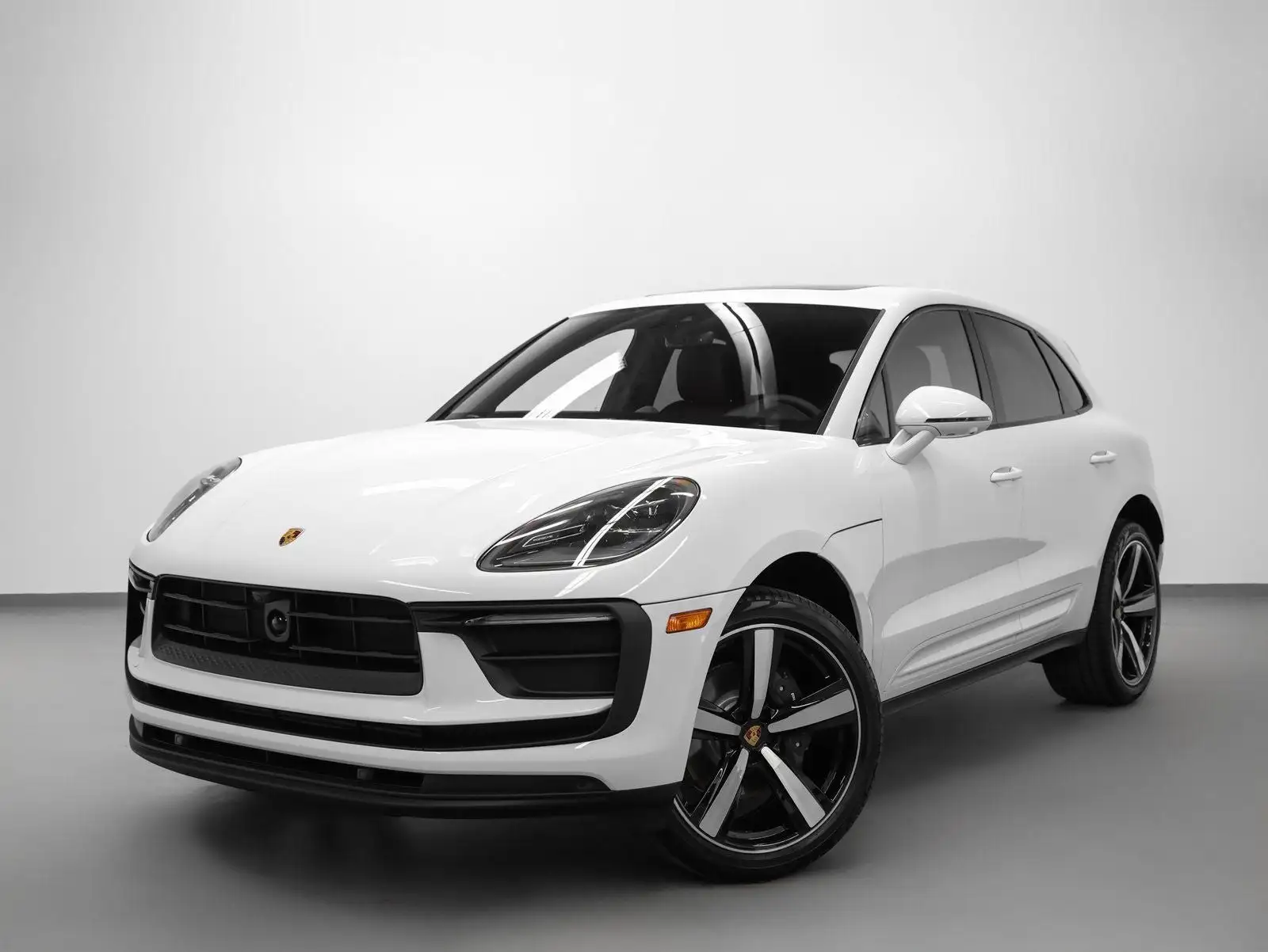2026 Porsche Macan Base's photo