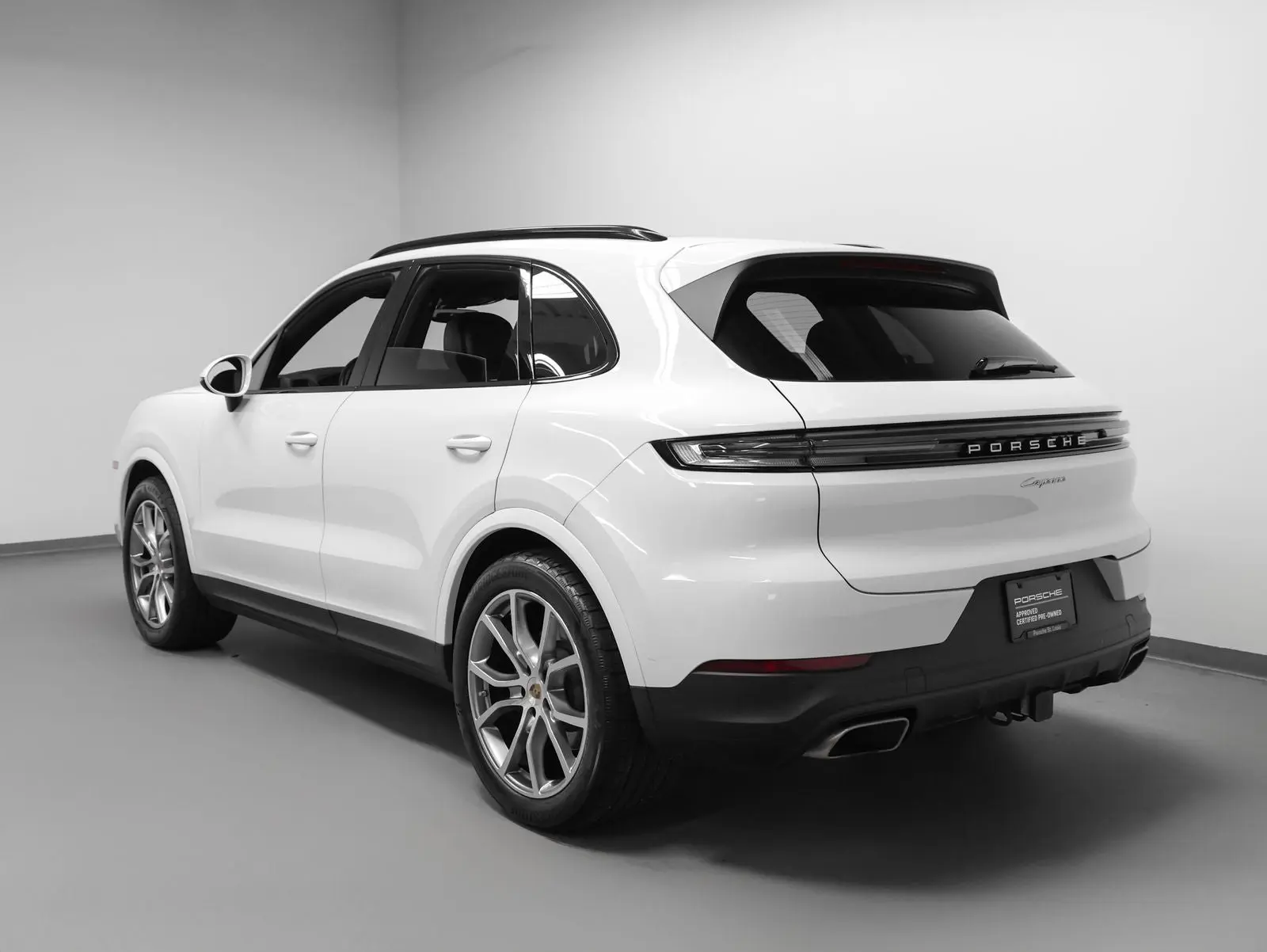 2024 Porsche Cayenne Base photo 3