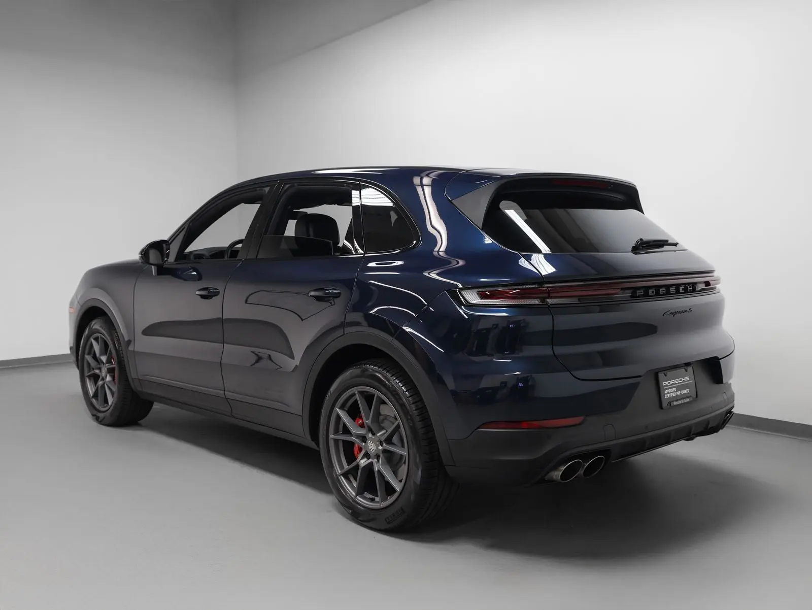 2024 Porsche Cayenne S photo 3