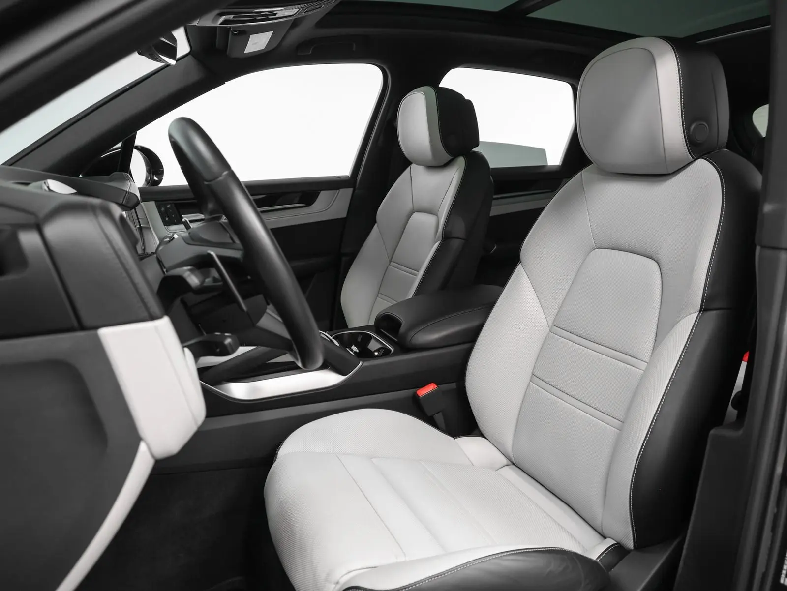 2024 Porsche Cayenne S photo 5