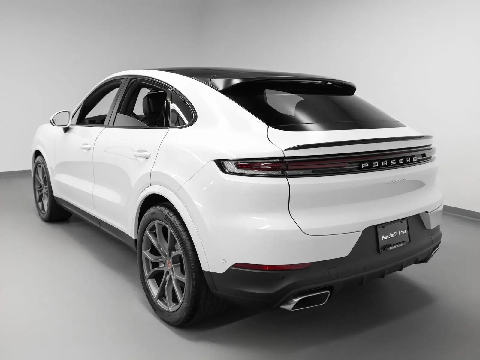 2025 Porsche Cayenne Base photo 3