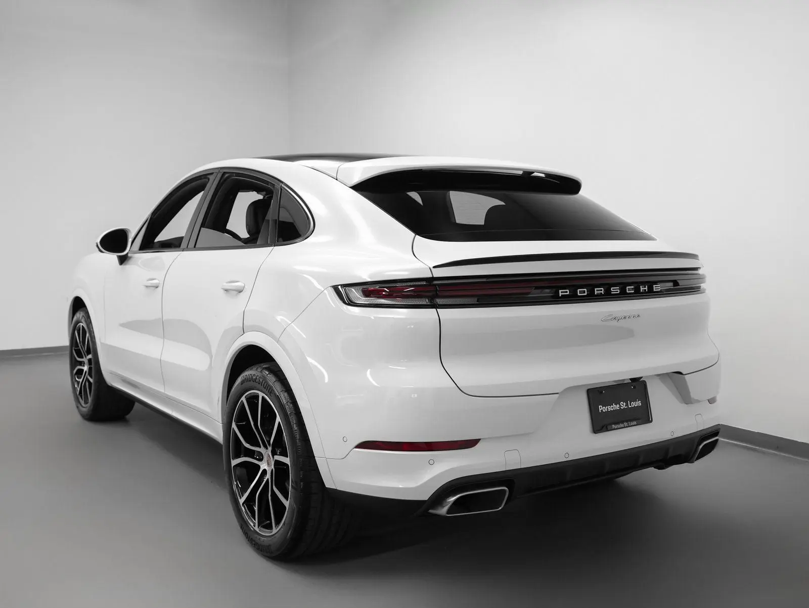2026 Porsche Cayenne Base photo 3