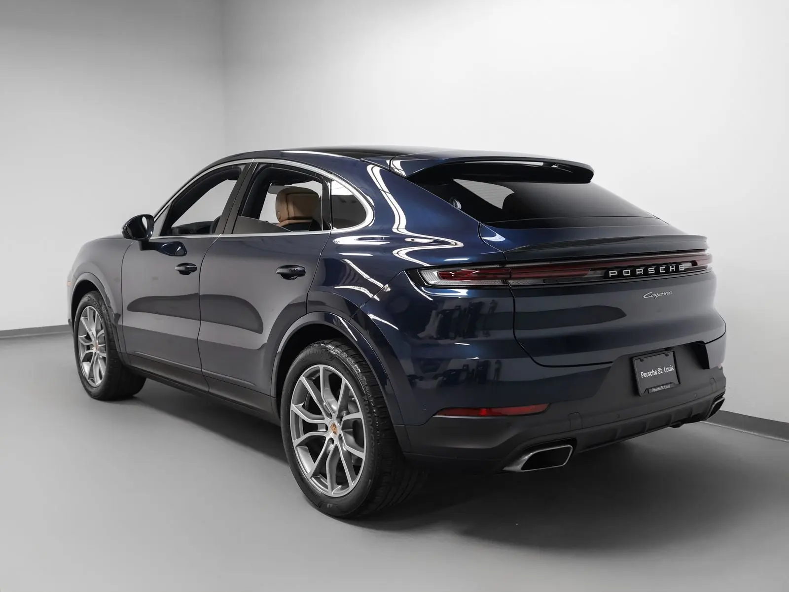 2025 Porsche Cayenne Base photo 3
