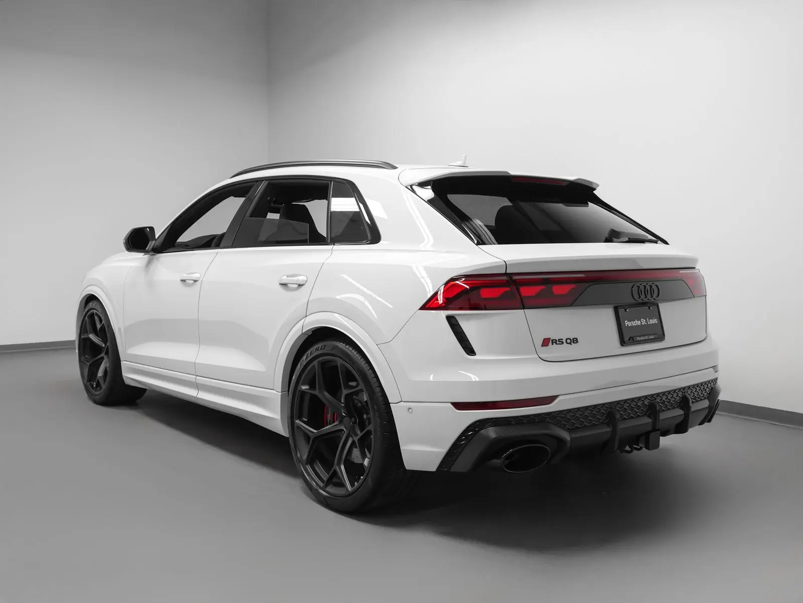 2026 Audi RS Q8 Base photo 3
