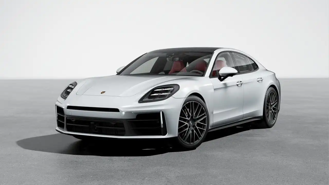 2024 Porsche Panamera 4's photo