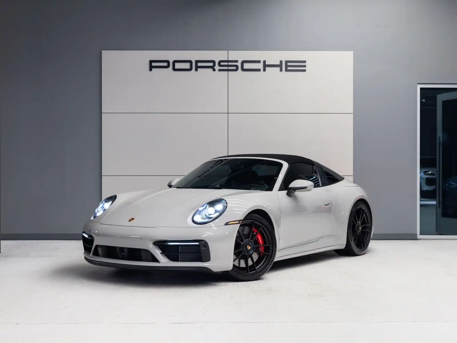 2024 Porsche 911 Targa 4 GTS's photo