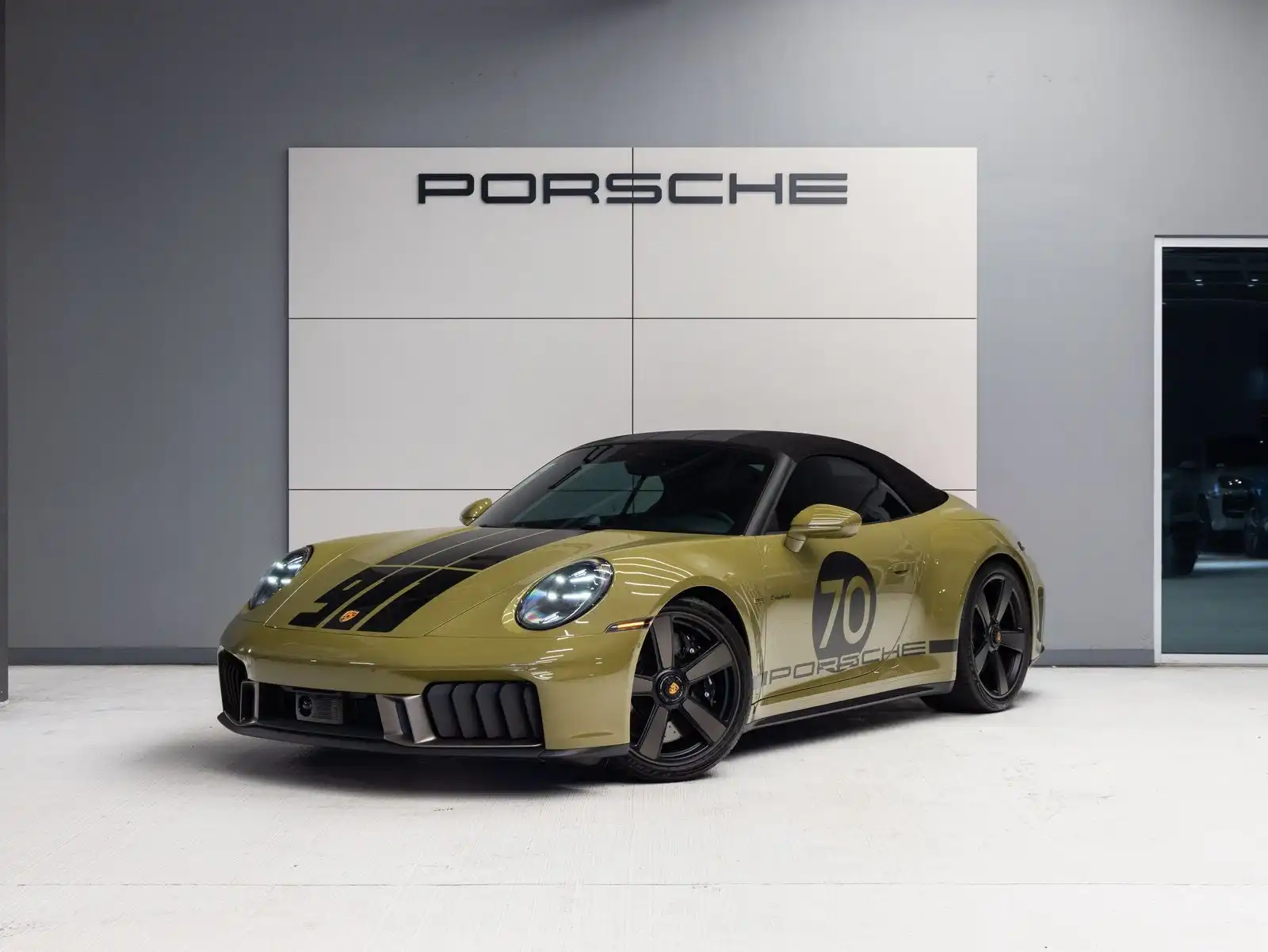 2026 Porsche 911 Carrera 4 GTS Cabriolet's photo