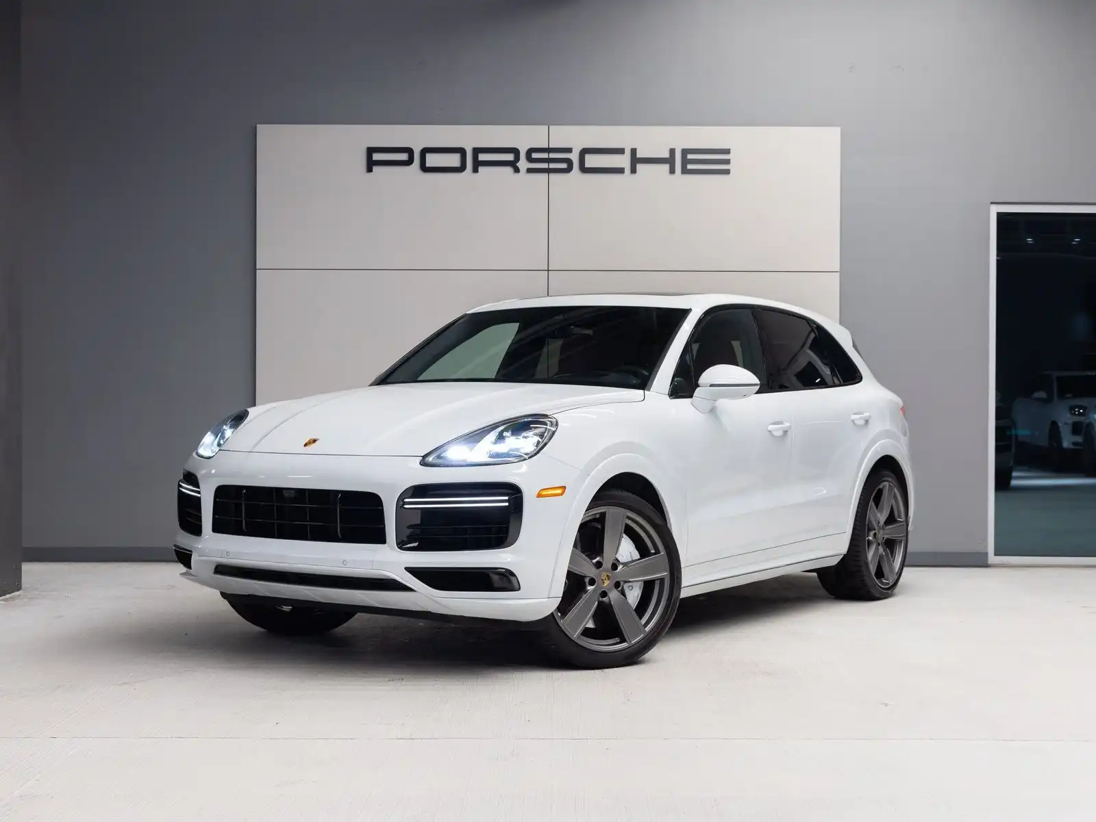 2023 Porsche Cayenne Turbo's photo