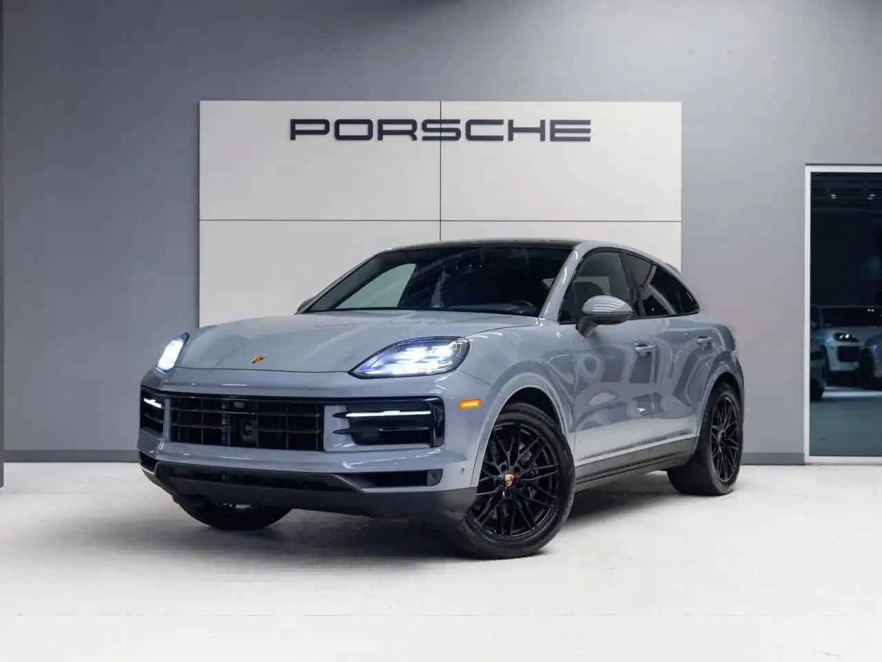 2024 Porsche Cayenne Base's photo