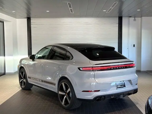 2025 Porsche Cayenne Base photo 3