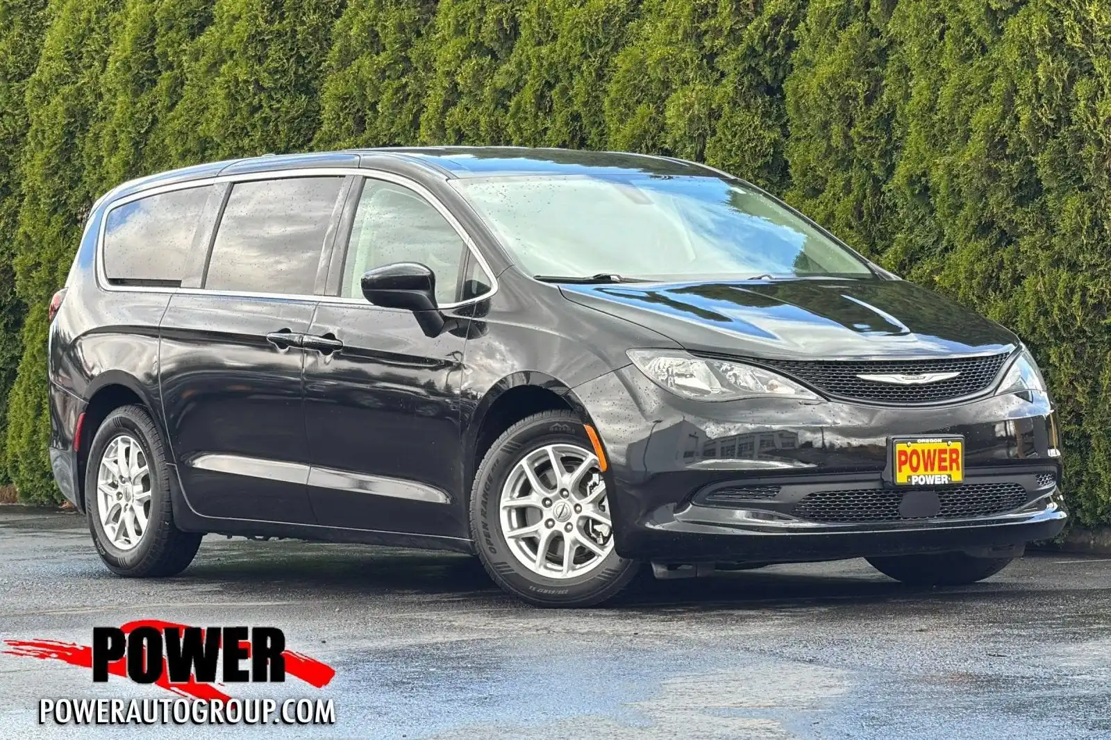2022 Chrysler Voyager LX's photo