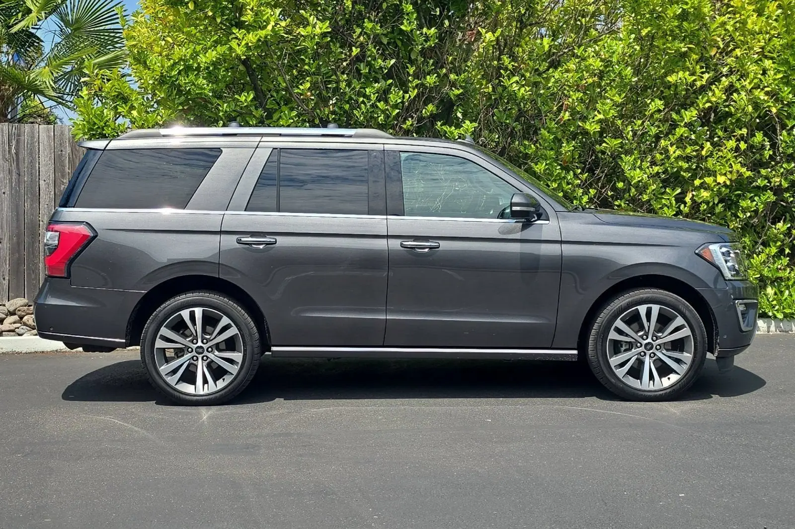2020 Ford Expedition Limited 4X4 photo 3