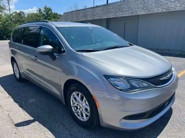 2021 Chrysler Voyager LXI's photo
