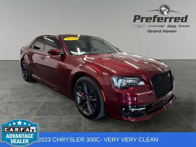 2023 Chrysler 300 C's photo