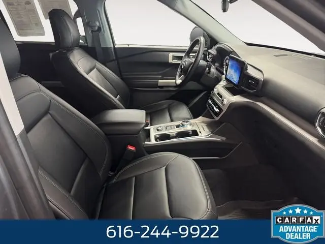 2024 Ford Explorer XLT 4WD photo 4
