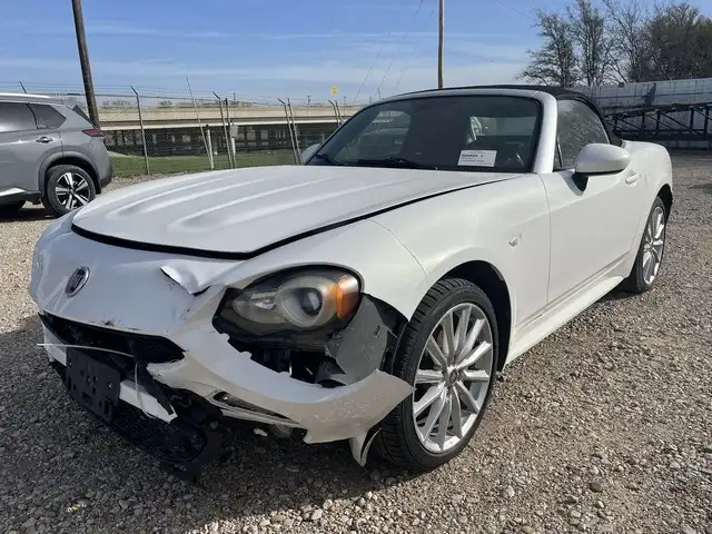 2017 FIAT 124 Spider 1.4 Lusso's photo