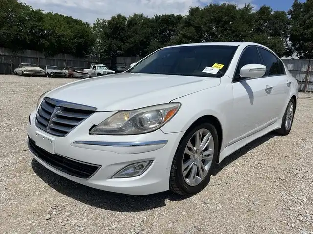 2013 Hyundai Genesis 3.8's photo