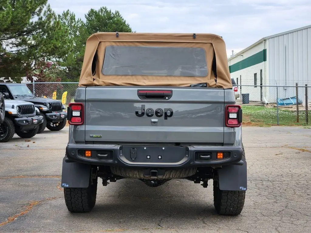 2021 Jeep Gladiator Rubicon photo 3