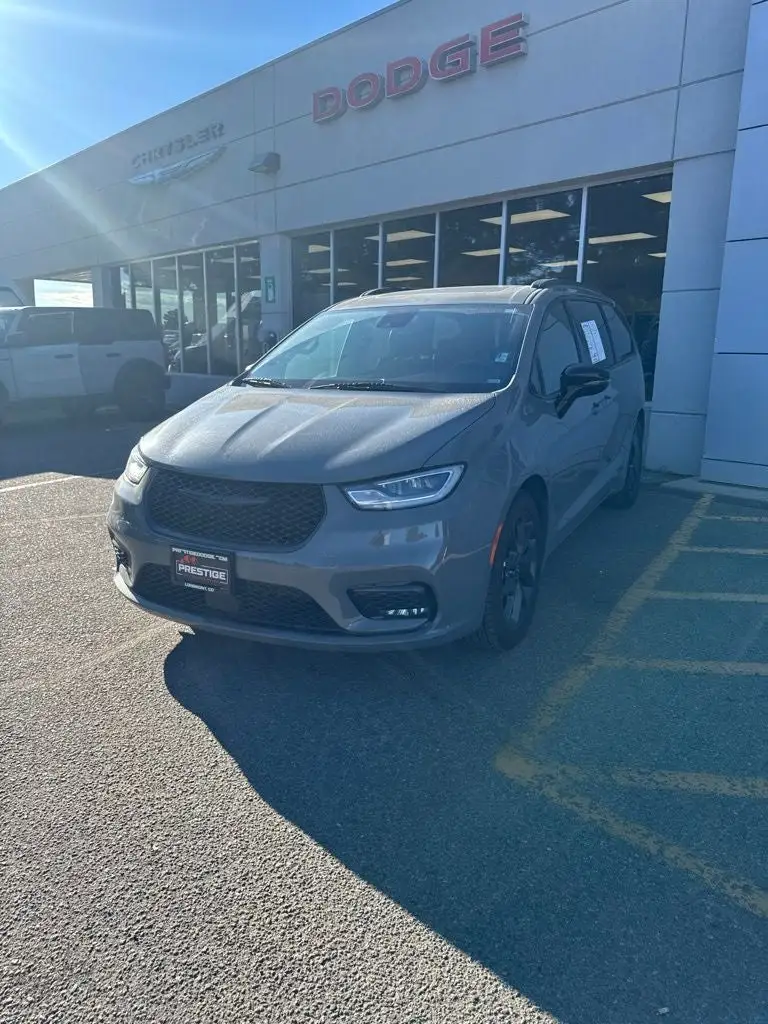 2025 Chrysler Pacifica Limited photo 1