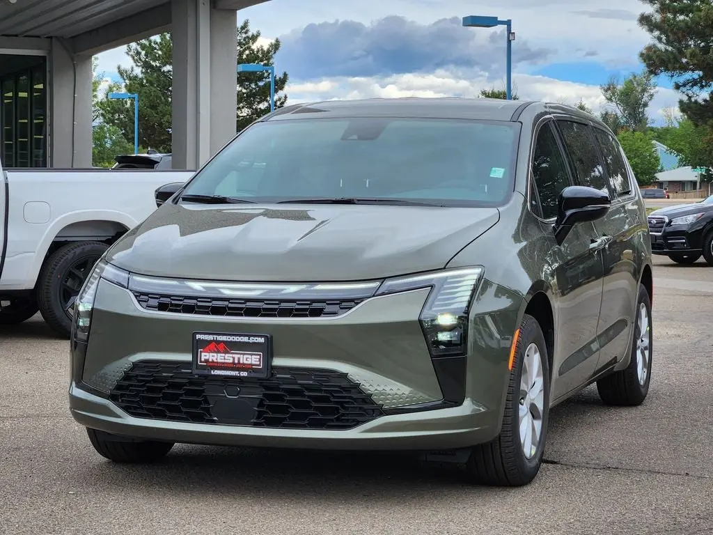 2027 Chrysler Pacifica Select AWD photo 4