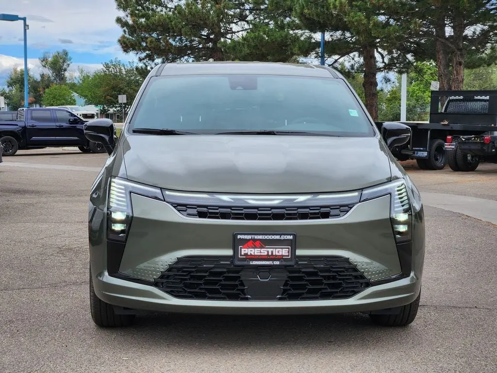 2027 Chrysler Pacifica Select AWD photo 5