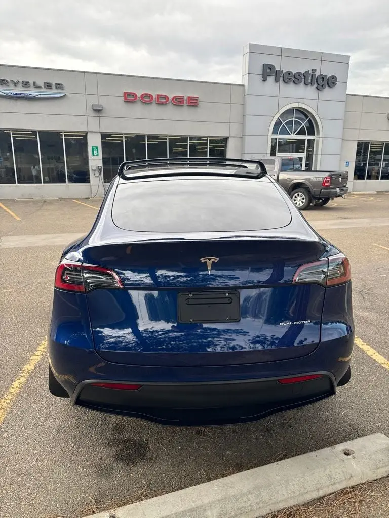2023 Tesla Model Y Long Range Dual Motor AWD photo 4