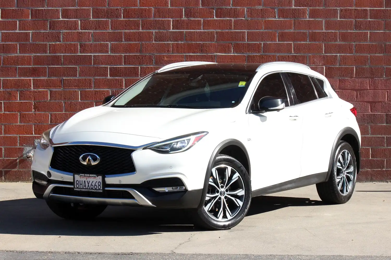 2018 INFINITI QX30 Essential's photo