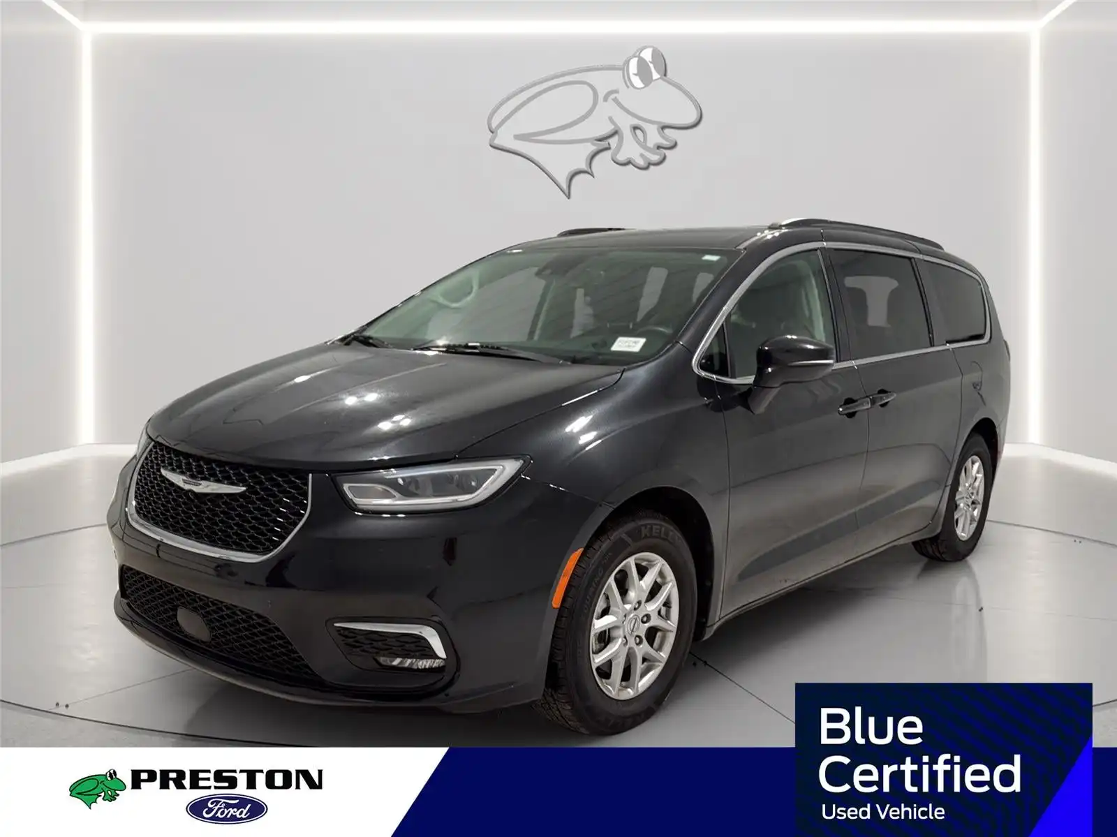 2022 Chrysler Pacifica Touring L's photo