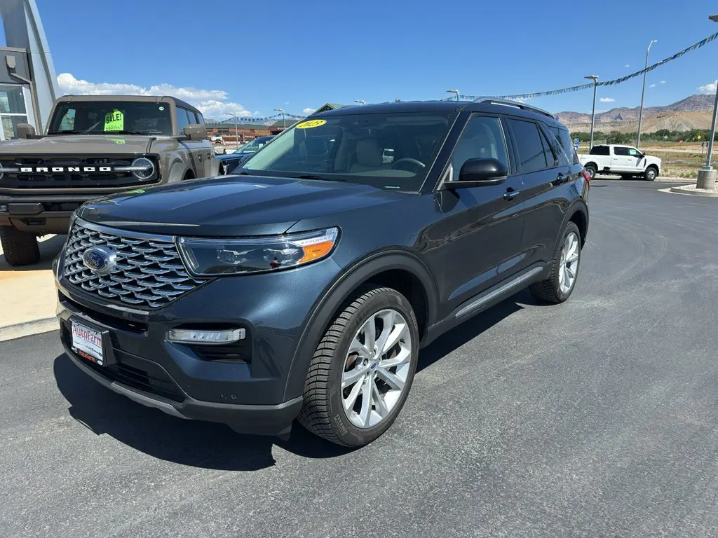 2023 Ford Explorer Platinum 4WD photo 3
