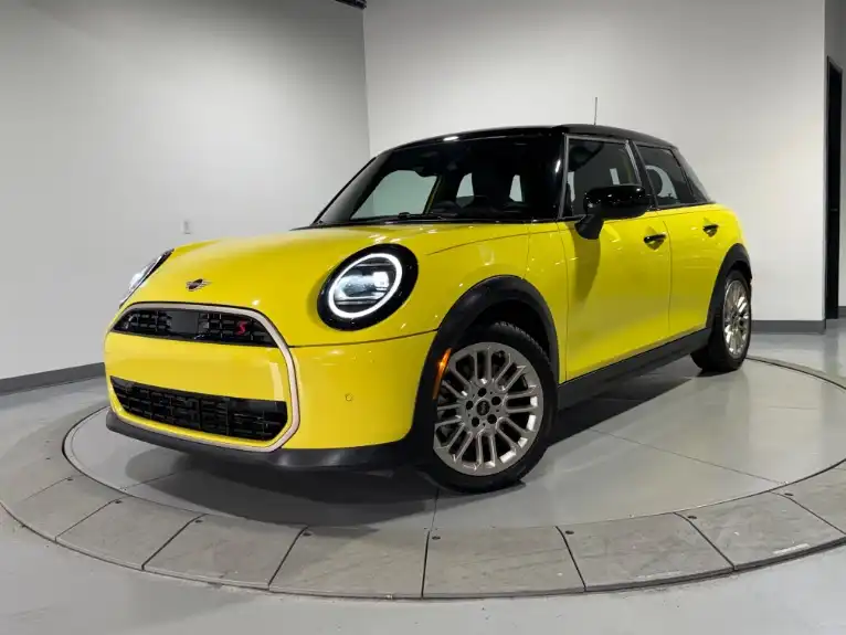 2025 MINI Hardtop Cooper S Signature's photo
