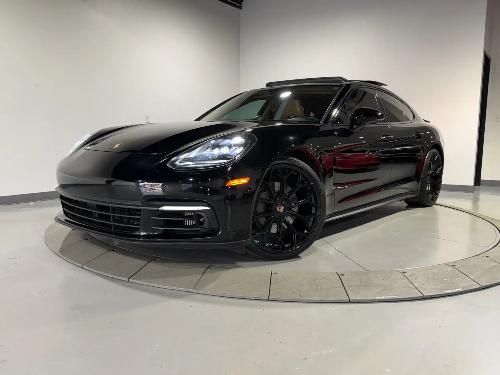 2018 Porsche Panamera 4S's photo