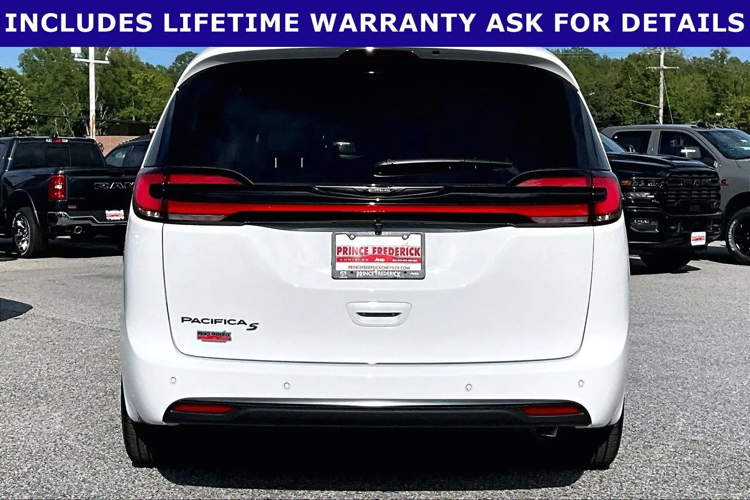 2026 Chrysler Pacifica Select photo 4