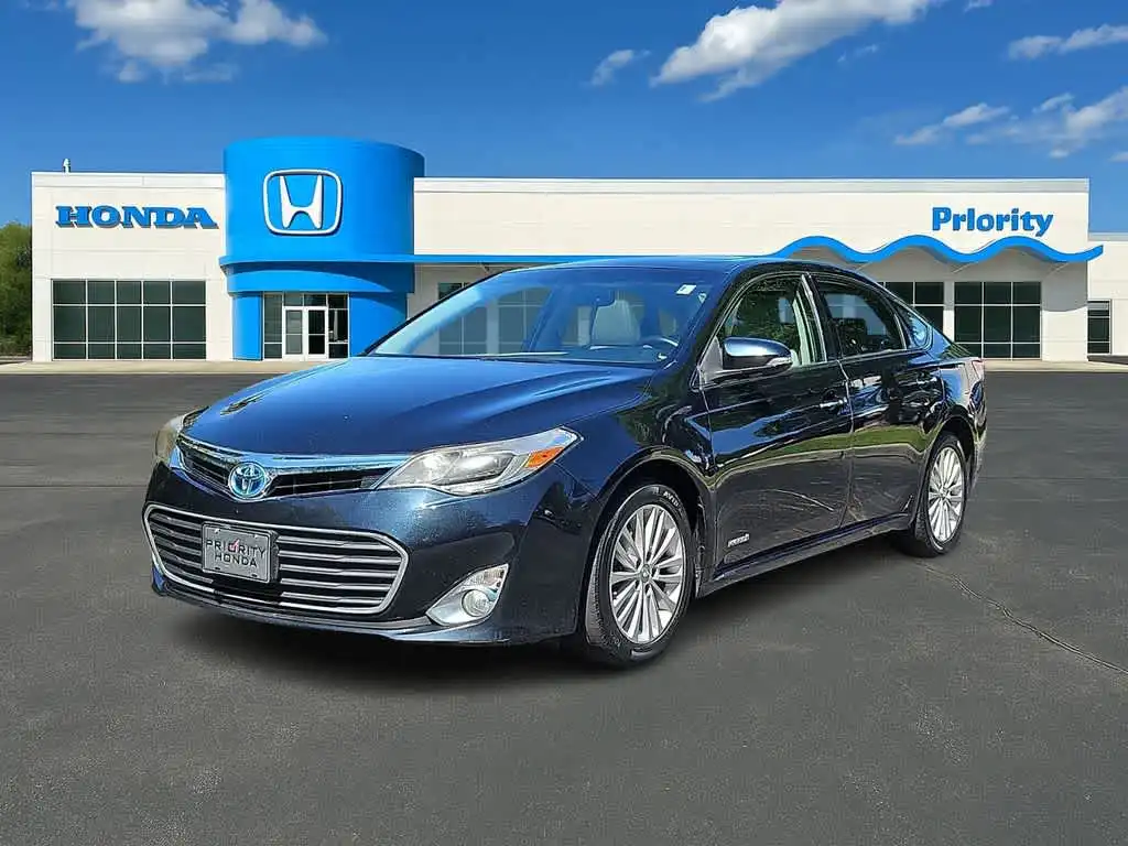 2015 Toyota Avalon Limited Hybrid's photo