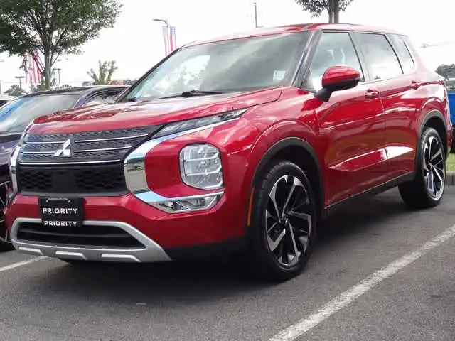 2024 Mitsubishi Outlander SE 2WD's photo