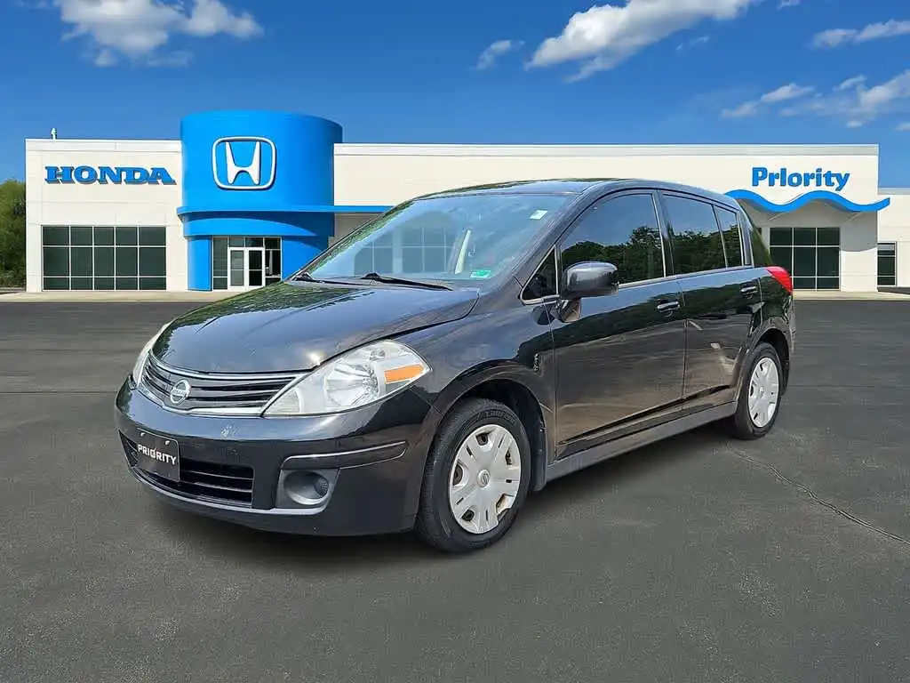 2012 Nissan Versa 1.8 S Auto's photo