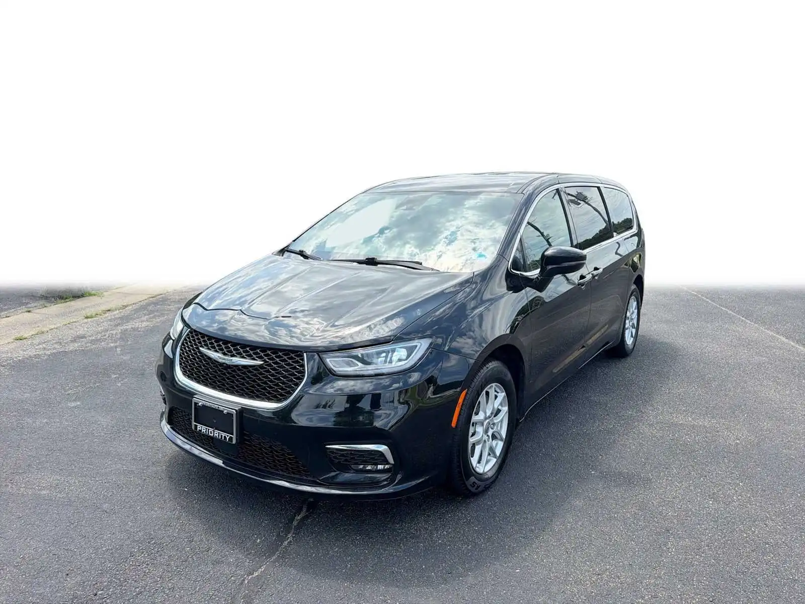 2025 Chrysler Pacifica Select's photo