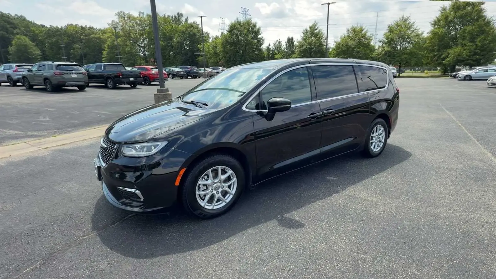 2025 Chrysler Pacifica Select photo 4