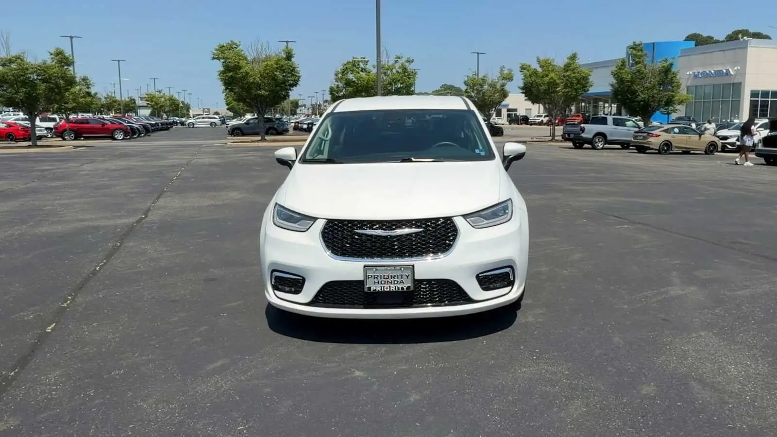 2023 Chrysler Pacifica Touring L photo 3