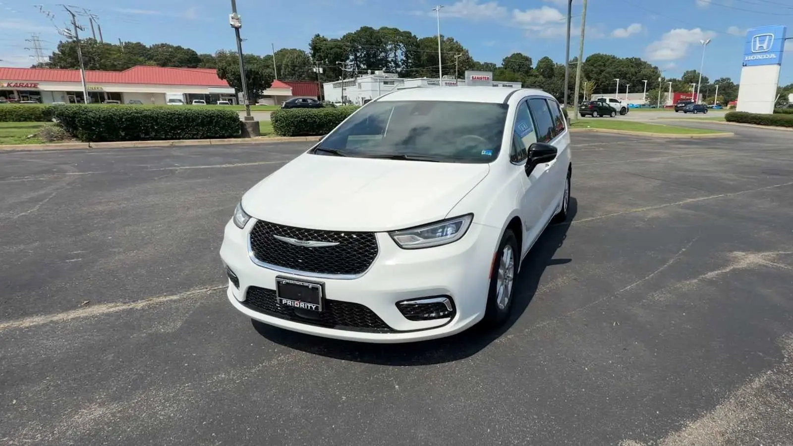 2025 Chrysler Pacifica Select photo 3
