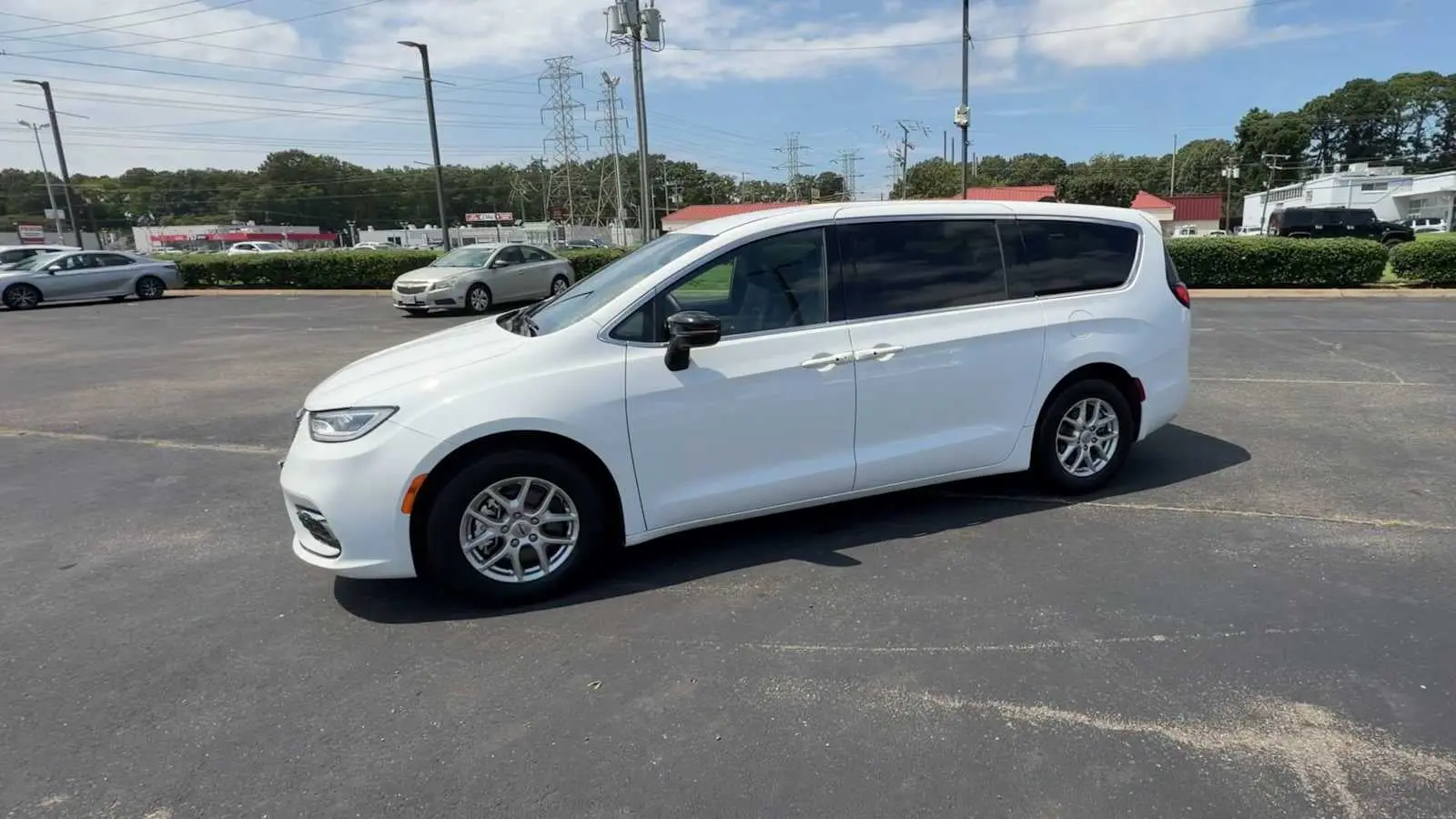 2025 Chrysler Pacifica Select photo 4