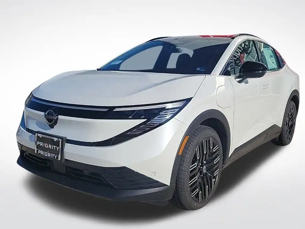 2026 Nissan Leaf Platinum+'s photo