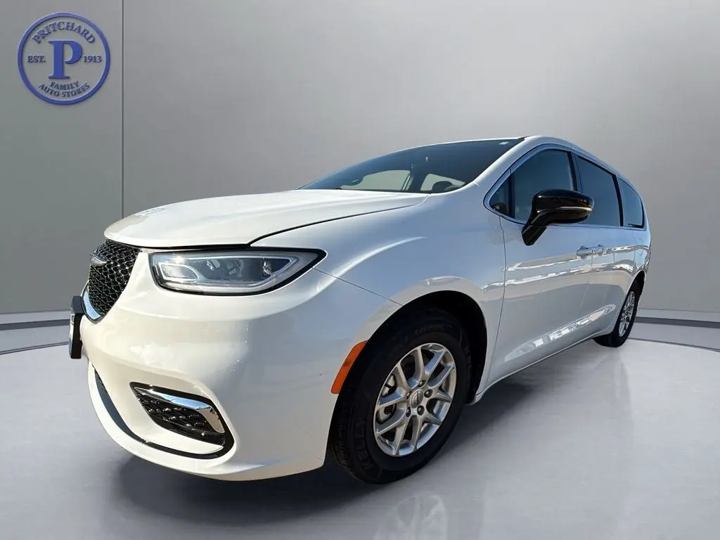 2025 Chrysler Pacifica Select photo 3