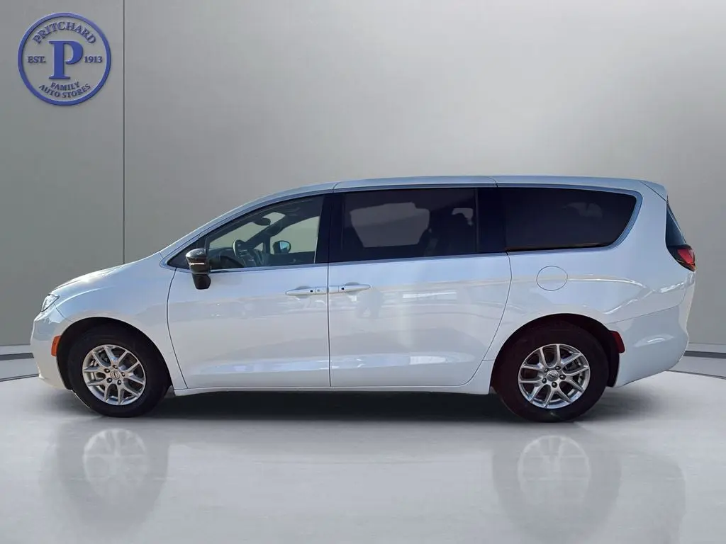 2025 Chrysler Pacifica Select photo 4