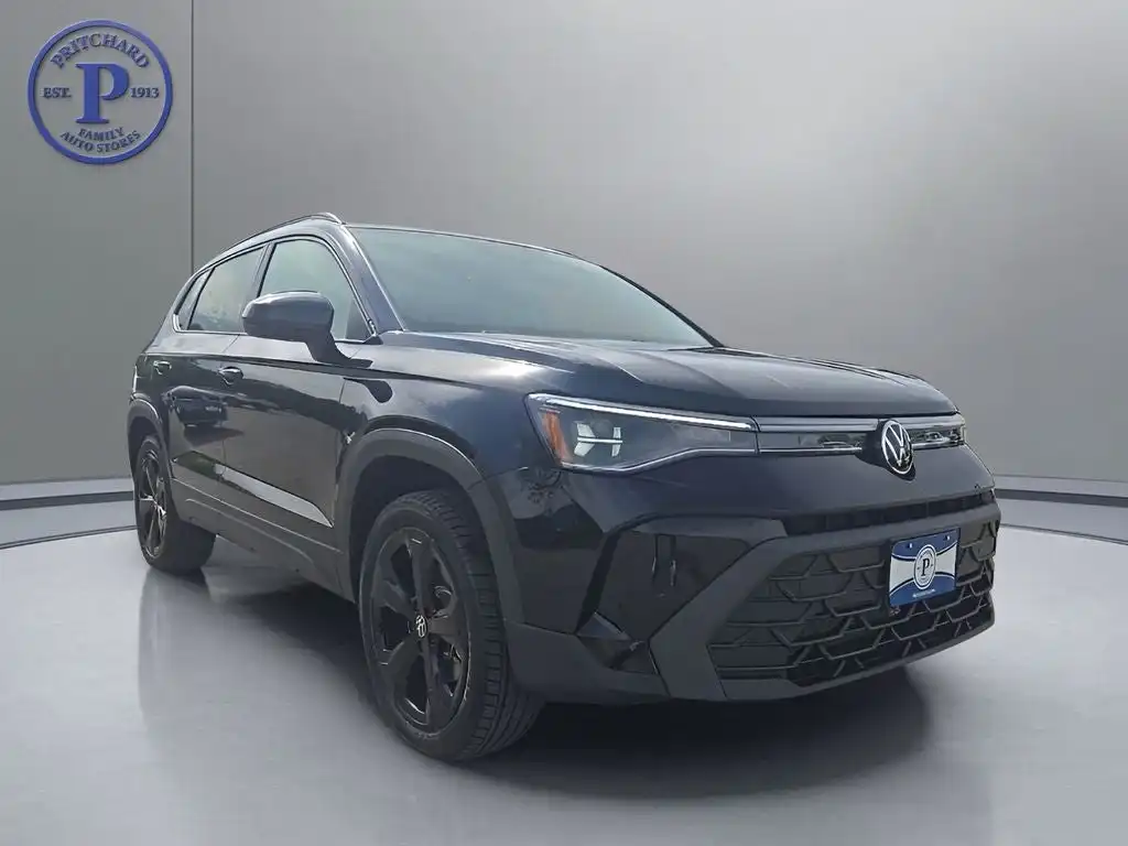 2026 Volkswagen Taos 1.5T SE Black 4Motion's photo