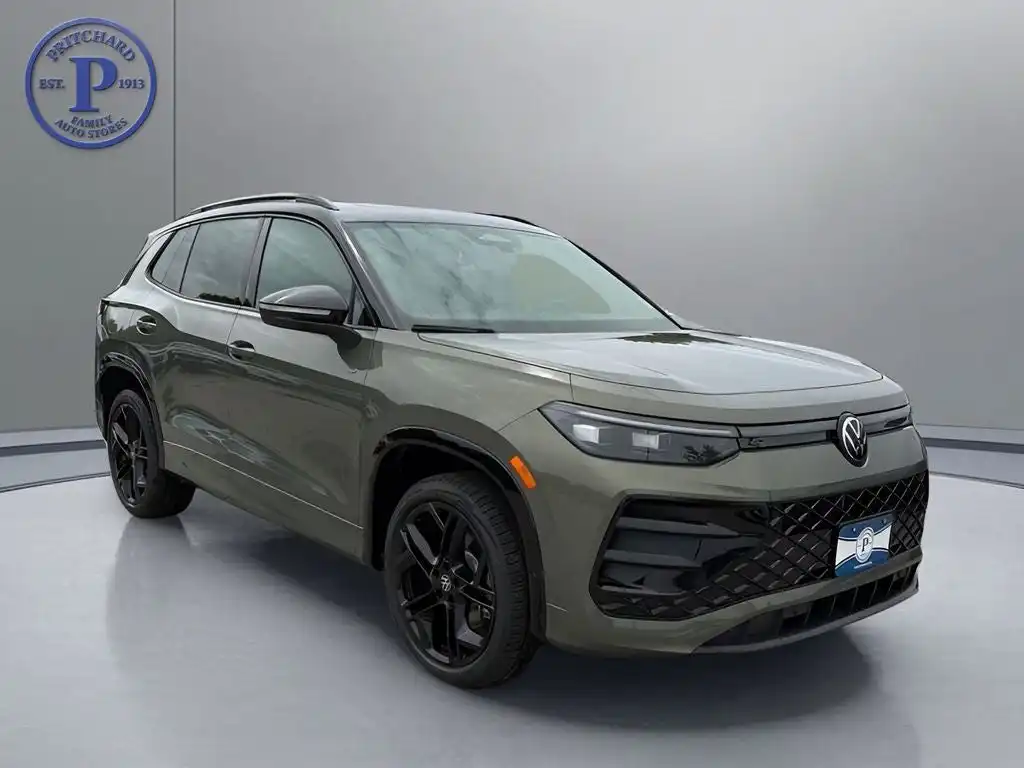 2026 Volkswagen Tiguan 2.0T SE R-Line Black 4Motion's photo