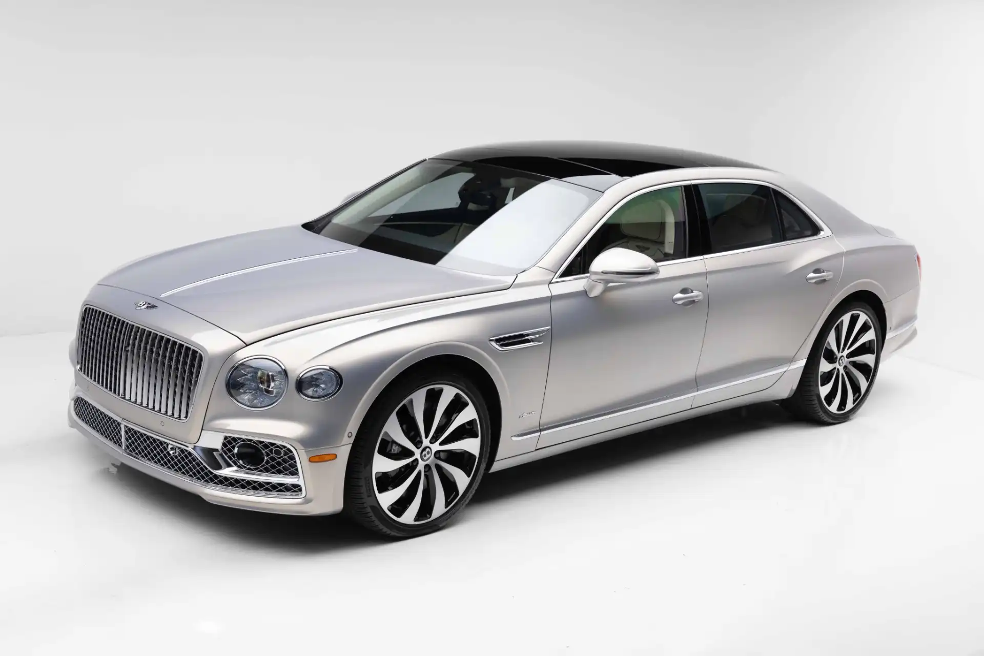 2024 Bentley Flying Spur Azure V8's photo