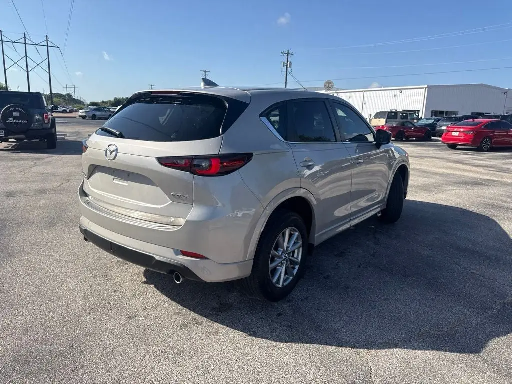 2024 Mazda CX-5 S Preferred package Auto AWD photo 3
