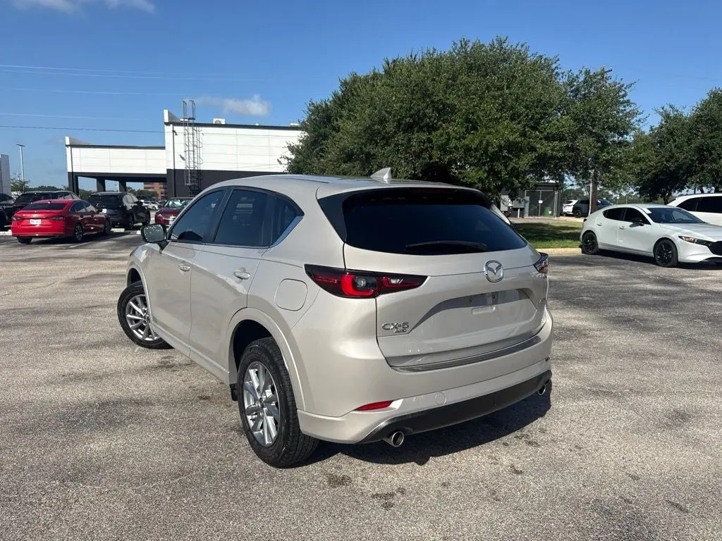 2024 Mazda CX-5 S Preferred package Auto AWD photo 5